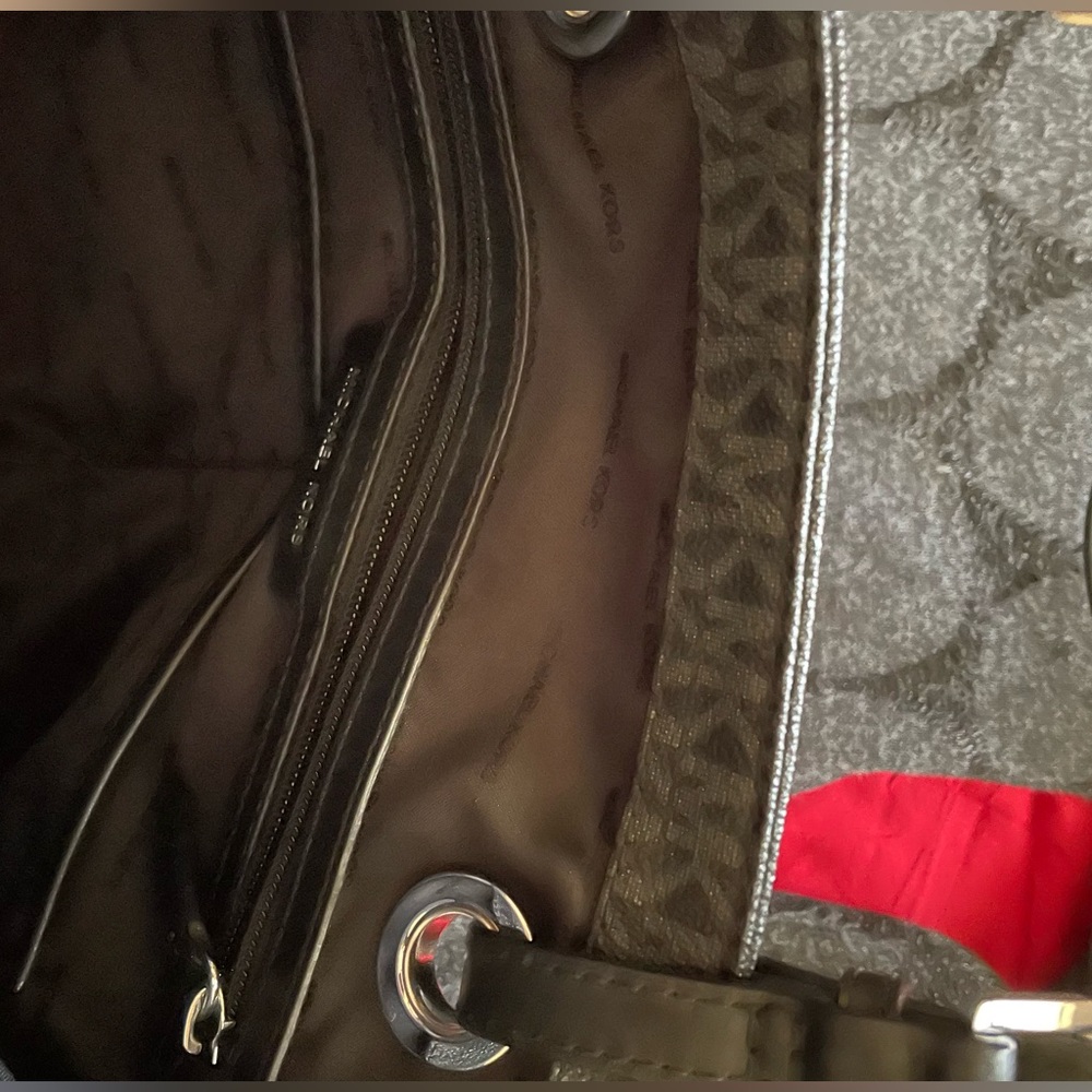 MICHAEL Michael Kors
East-West Monogram Zip Tote Bag  NWOT - Picture 10 of 16